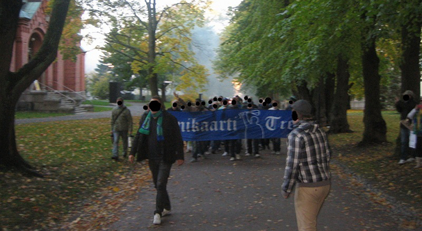 Sinikaarti's march to Pyynikki Stadium.