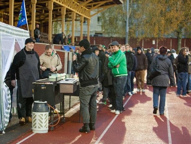 Jonossa ottelun jännitys oli käsin kosketeltavissa.
