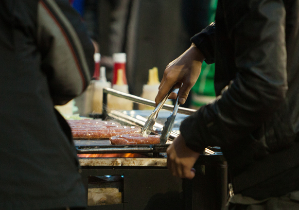 Hot dogeihin tuli aitoa ranskalaista tuoremakkaraa.