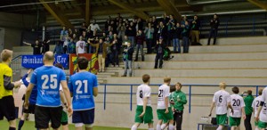 Sinikaarti kiittää joukkuetta.