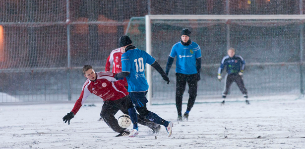 Liukas keli vaikeutti pelinrakentelua.