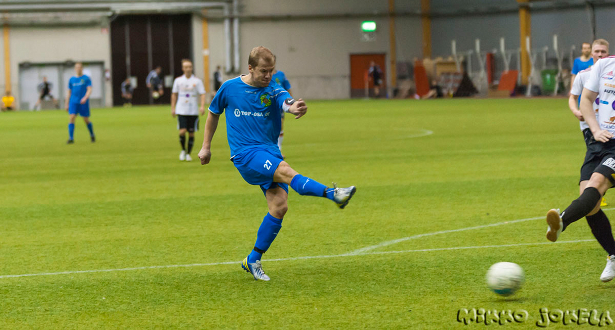 Timo Kauppinen laukoo tulisesti.