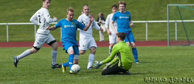 Myös laitapuolustaja Ville Toiva pääsi yrittämään maalia