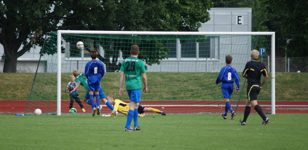 Ville Toiva tekee ensimmäisen maalinsa TamU-K:ssa Risto Niskasen upeasta syötöstä